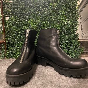 Urban Outfitters Boots 🥾 Size 9